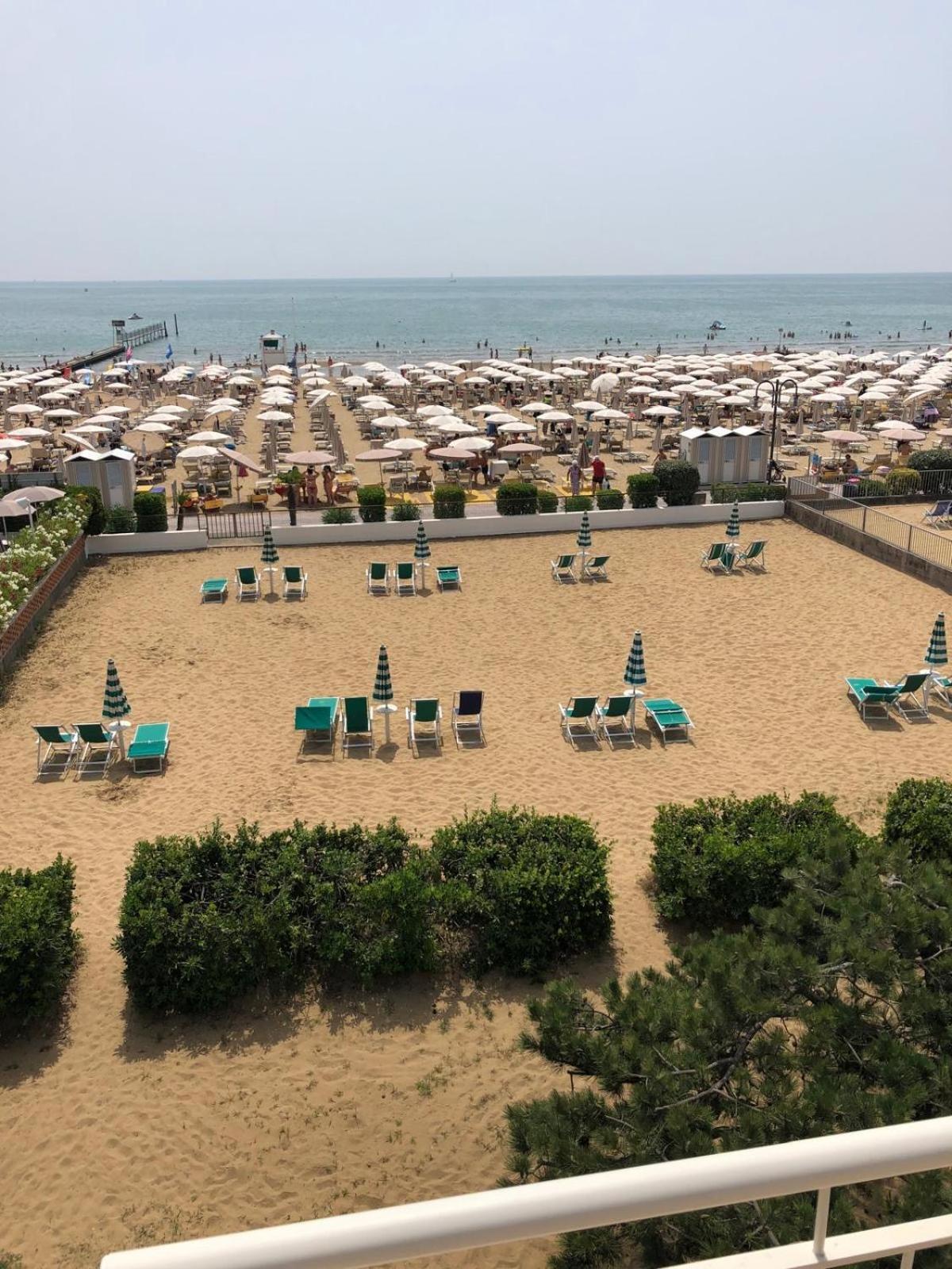 App4Rent Villa Zanetti - Appartamenti Con Spiaggia Privata Frontemare Lido di Jesolo Zewnętrze zdjęcie